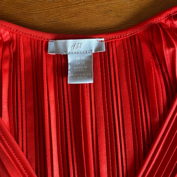 H&M | Pleated Blouse - Picture 2 of 8